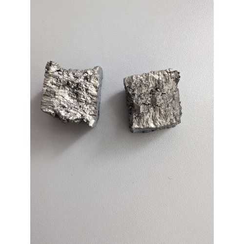 Gadolinium metalelement 64 Gd stykker 99,95% Sjældne metaller Klumper